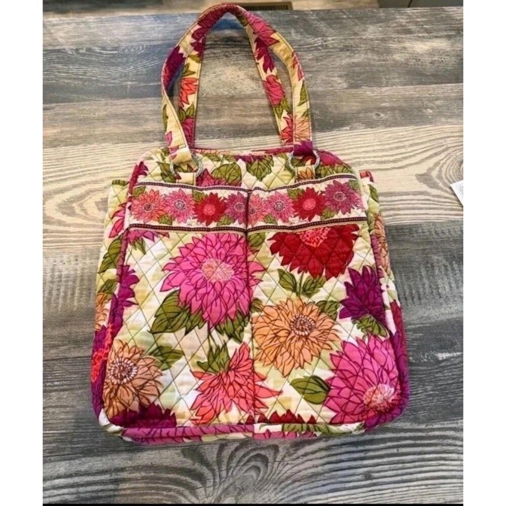 ๐ธ Vera Bradley Rare Hello Dahlia Bag Retired Quilted Floral Pattern ๐ธ